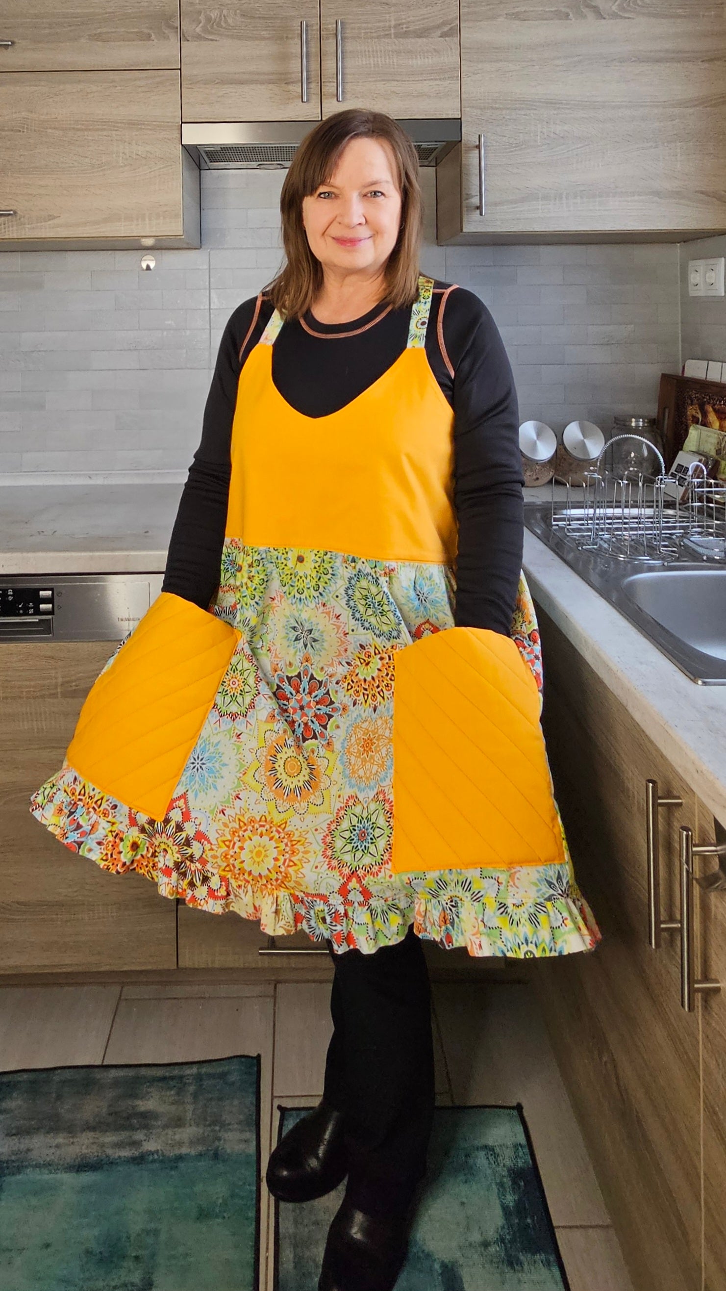 Brianna Built-in Oven Mitt Apron Pattern