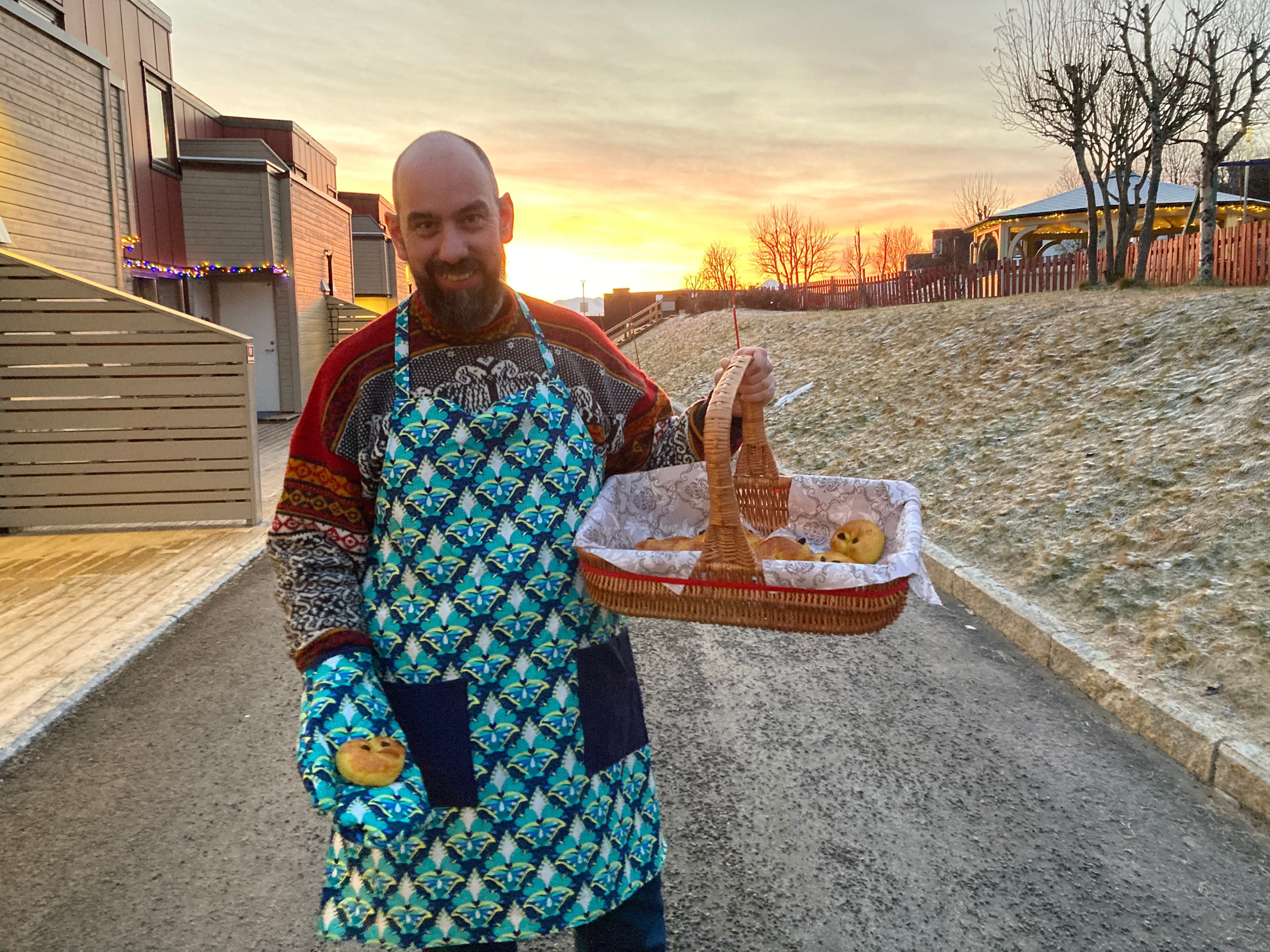 Baking Fun Pattern: Apron & Oven Mitt