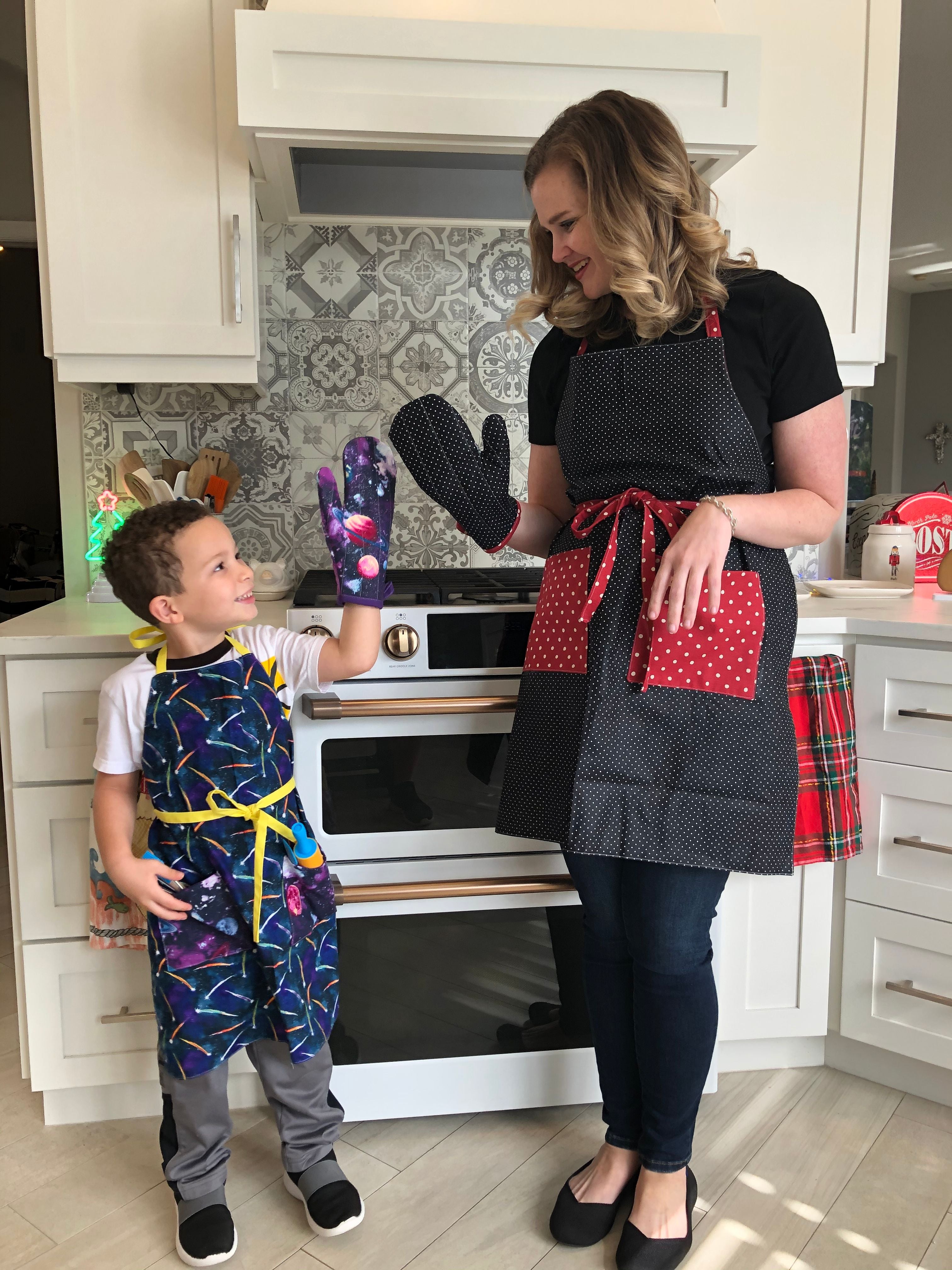 Baking Fun Pattern: Apron & Oven Mitt